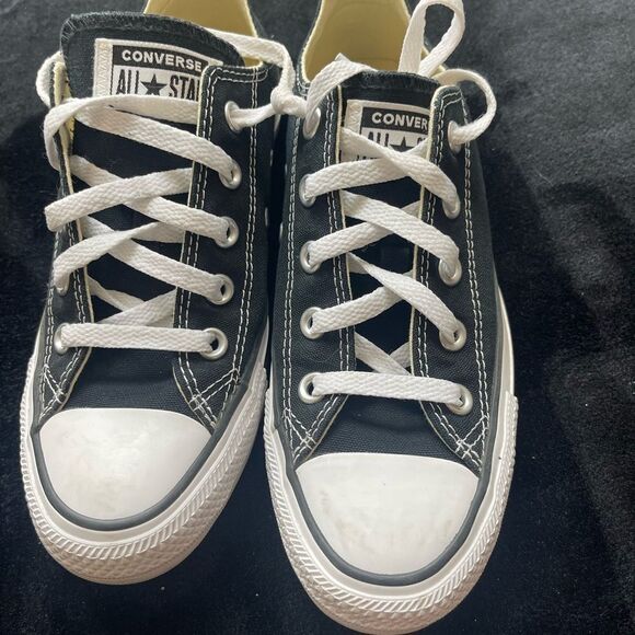 Converse Chuck Taylor All-Star black low lace up sneakers, size 6 - Picture 2 of 8